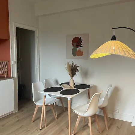 Prive, Vue Eglise, Plein Centre *