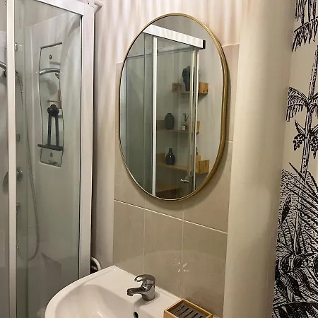 Prive, Vue Eglise, Plein Centre Apartament