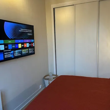 Prive, Vue Eglise, Plein Centre Apartamento